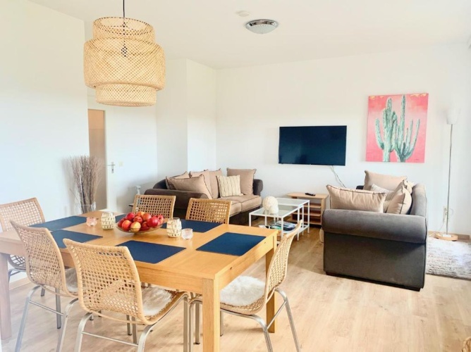 3 Bedrooms Apartment