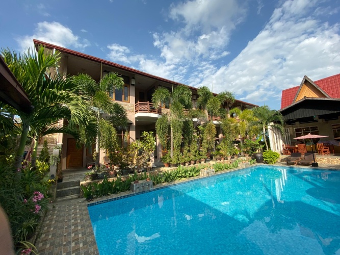 Junior Suite with pool view