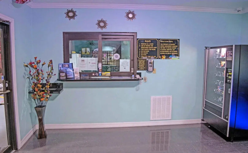 Scottish Inn & Suites