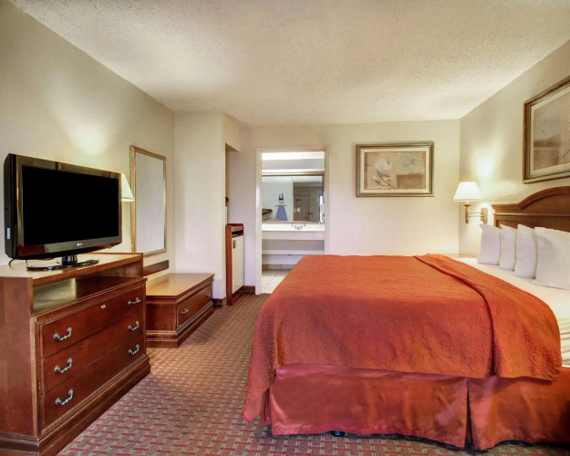 Quality Inn & Suites Clinton - Jackson West