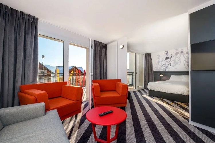 Standard Quadruple Club room