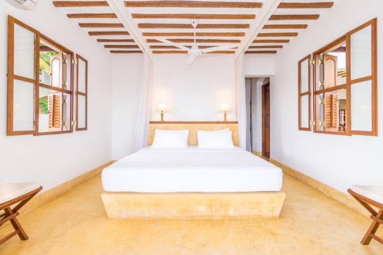 5 Bedrooms Villa