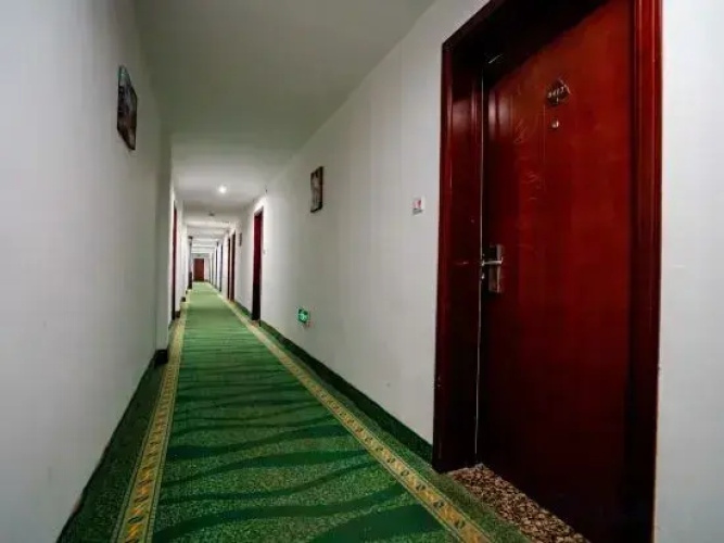 Yijia Hotel (Jida Second Hospital)