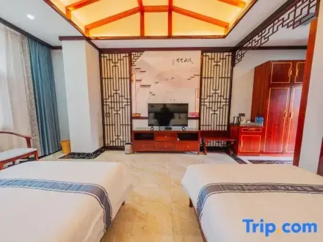 Deluxe Twin room with courtyard view