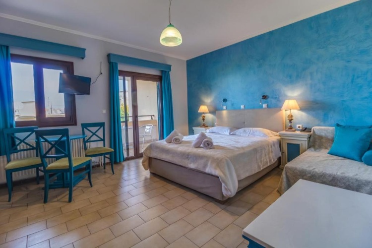 Standard Triple room