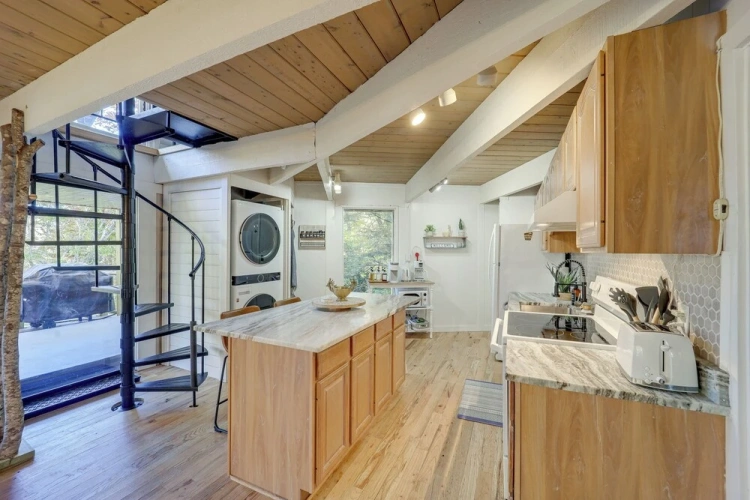4 Bedrooms Cottage