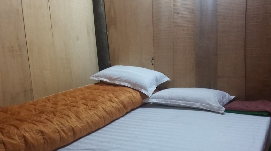 Bed in Dorm with mountain view