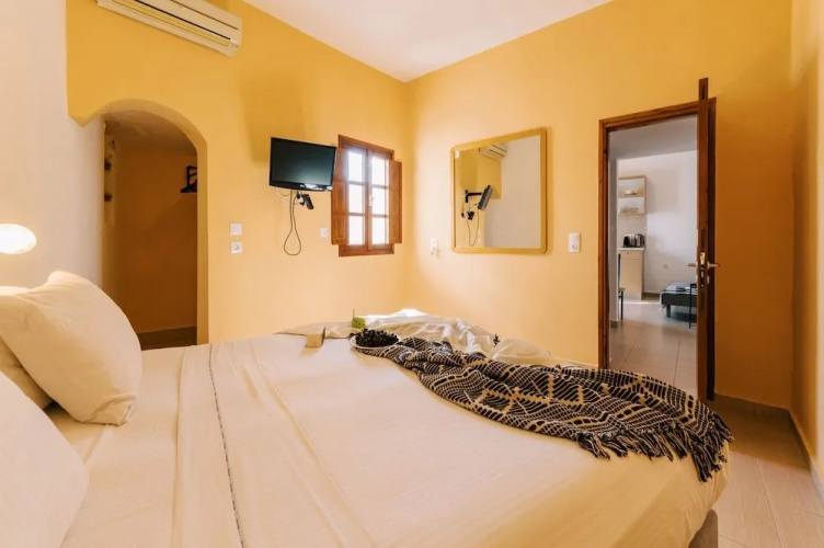 Arte Lindos Suites