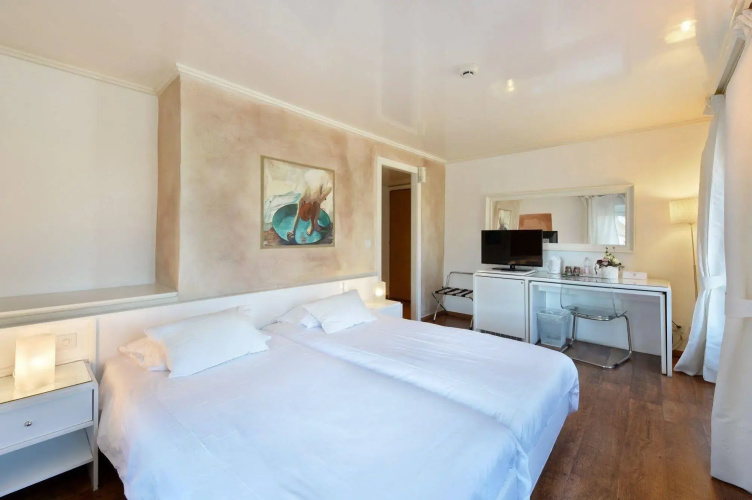 L'HÔTEL by Hostellerie du Château