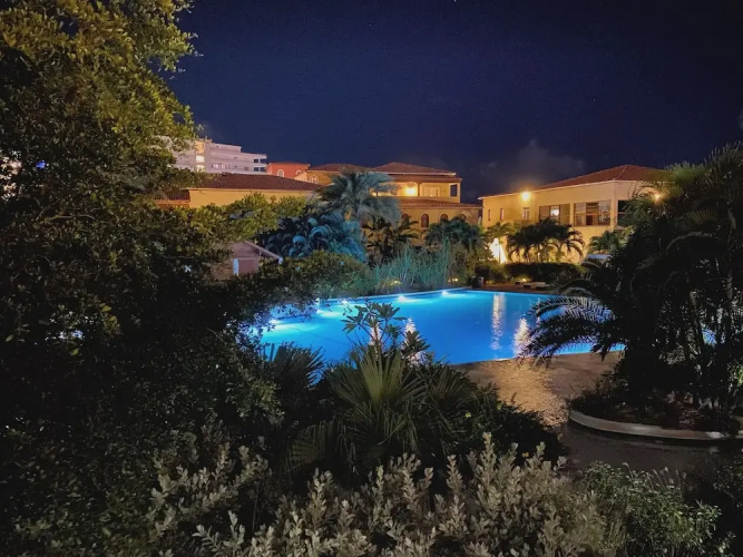 2-bed Designer Apartment Sleeps 4, Resort Pool