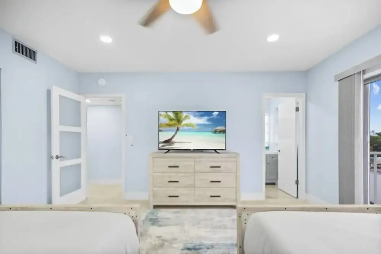 Las Olas & Beachside getaway with pool