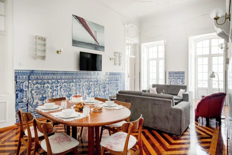 3 Bedrooms Apartment