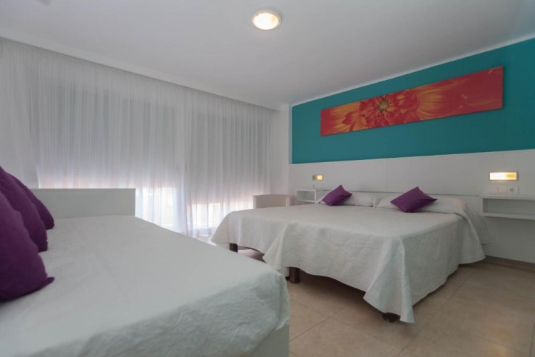Triple room