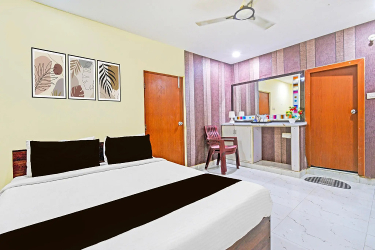 OYO 92953 Sri Navya Grand