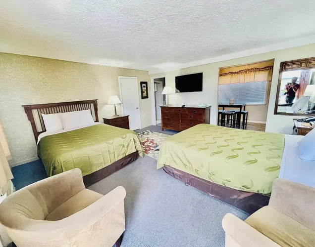 Sage N Sand Motel