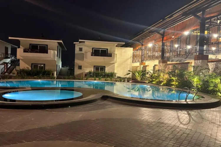 Shyama Sarovar Portico