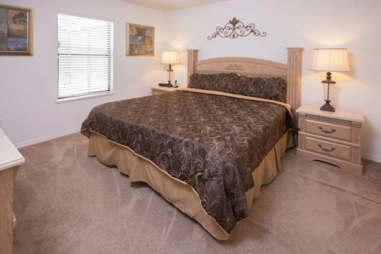 Robert's Cypress Pointe 5 Bedroom Home by Redawning