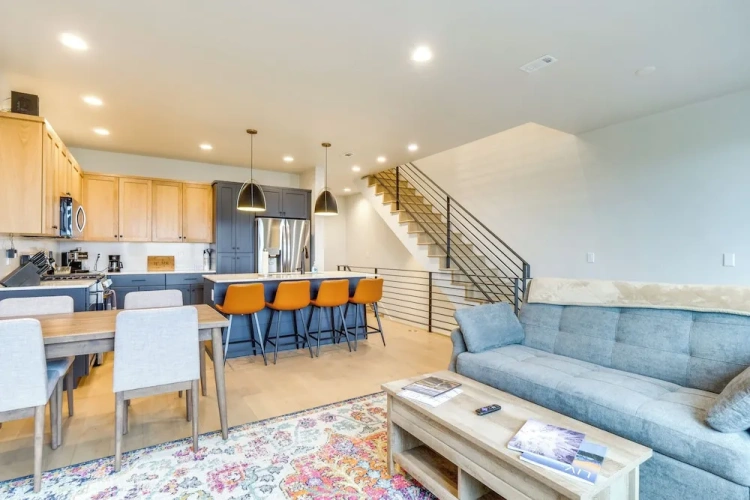 3 Bedrooms Apartment