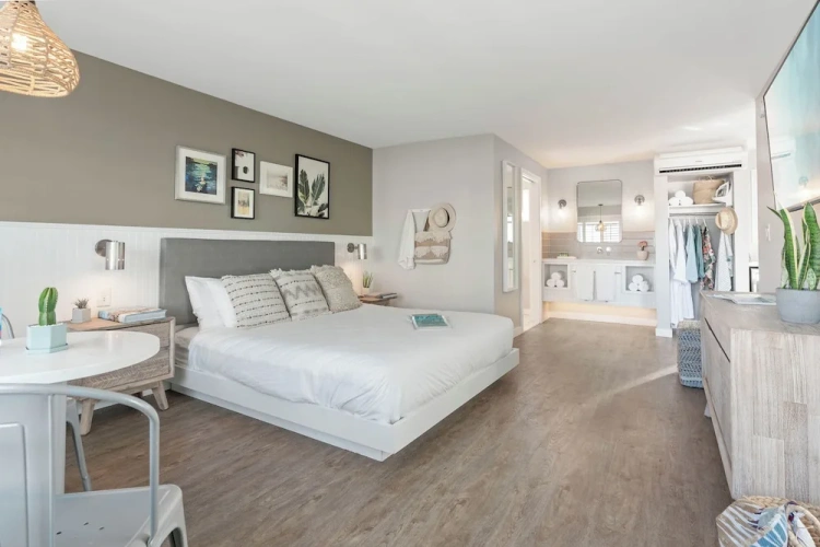 Standard Double room with balcony and with city view