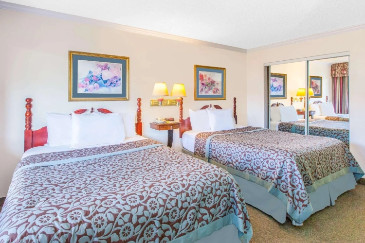 Standard Quadruple room