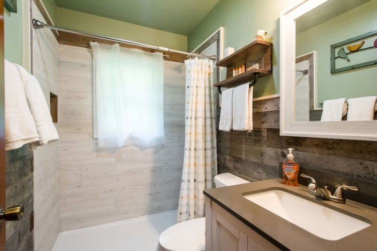 Charming 2BR w Firepit Mountain Views