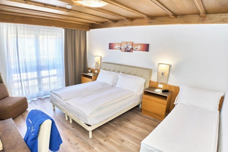 Standard Triple room