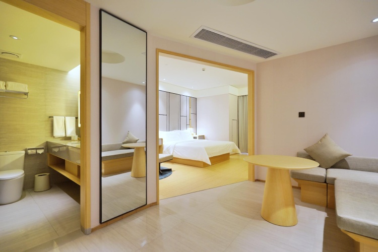 Superior Twin room with street view