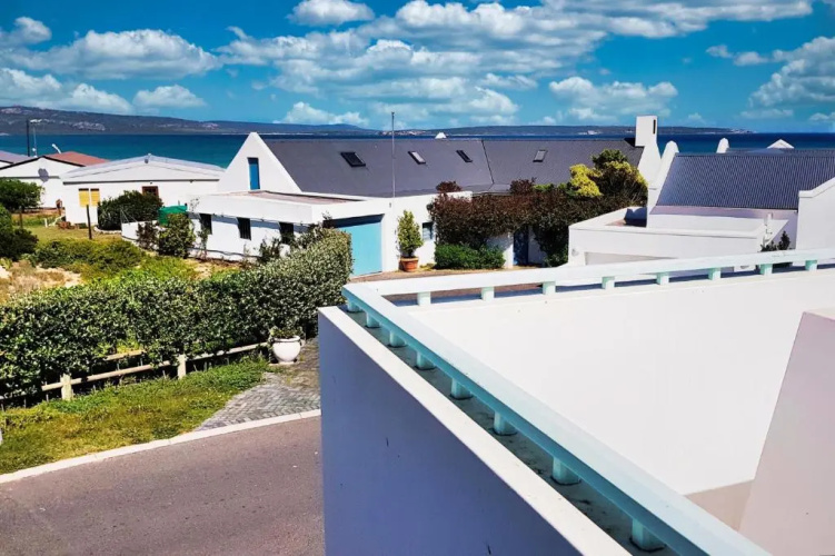 99 Steps, Langebaan 8-sleeper