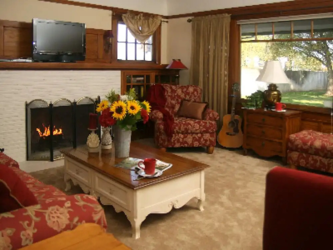 Cottage on Armstrong