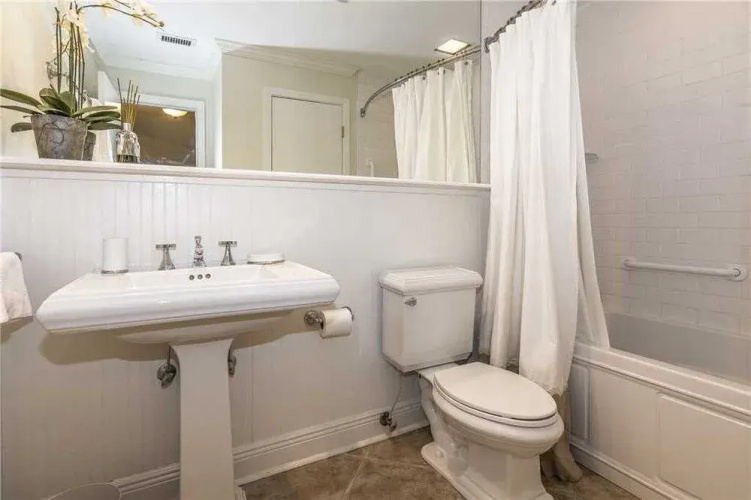 Romar 103A - 3 Br condo by RedAwning