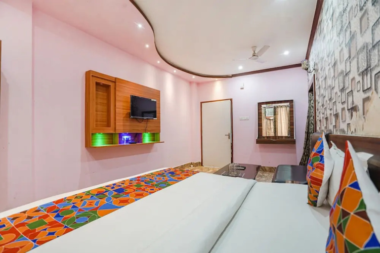 Fabhotel Deepak Palace