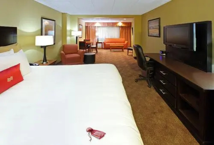 小石城皇冠假日酒店外景图