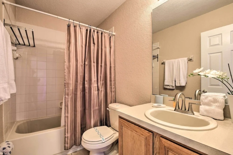 4 Bedrooms Apartment