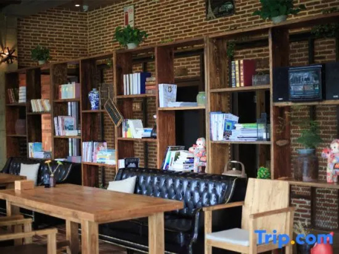 Momo Hostel