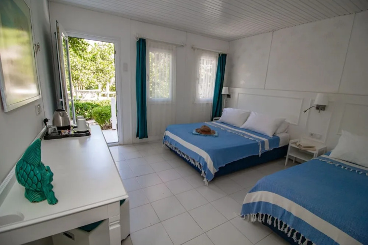 Blue & White Hotel