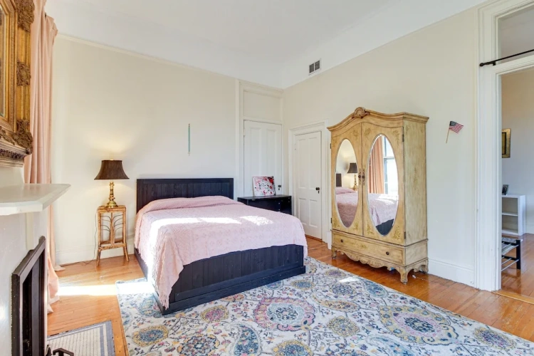 2 Bedrooms Apartment