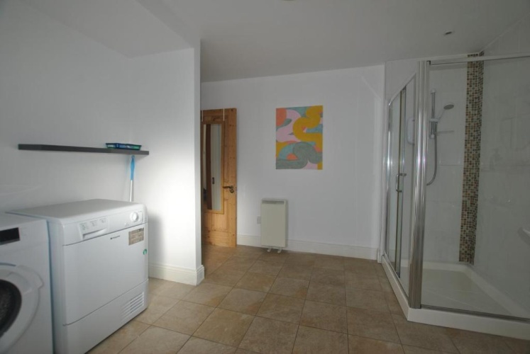 3 Bedrooms Apartment