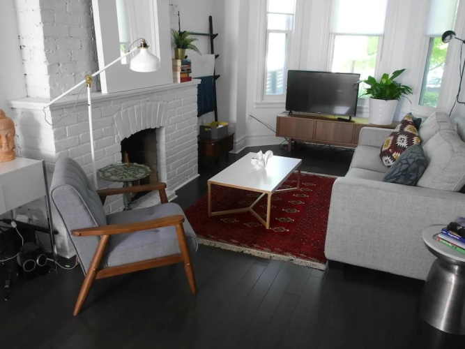 Stunning Two Level Home 3 Bedrooms