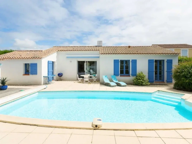 4 Bedrooms Classic Villa
