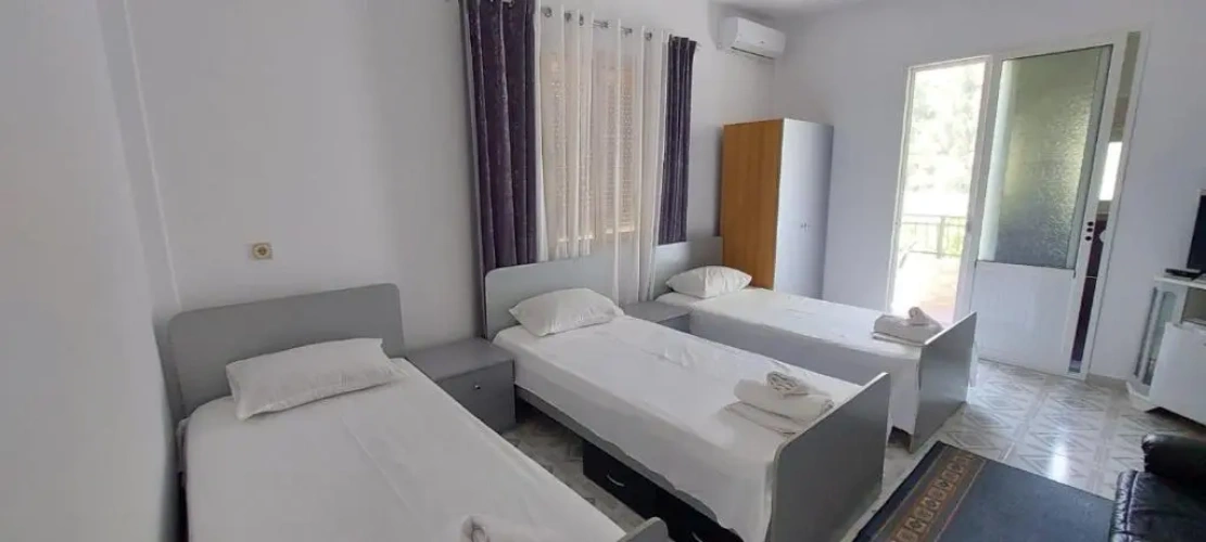 Standard Triple room with balcony