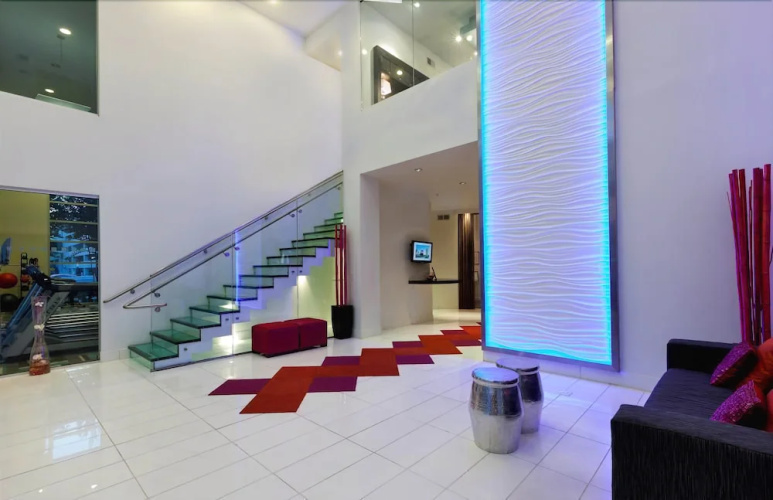 36sixty By Sterling Suites