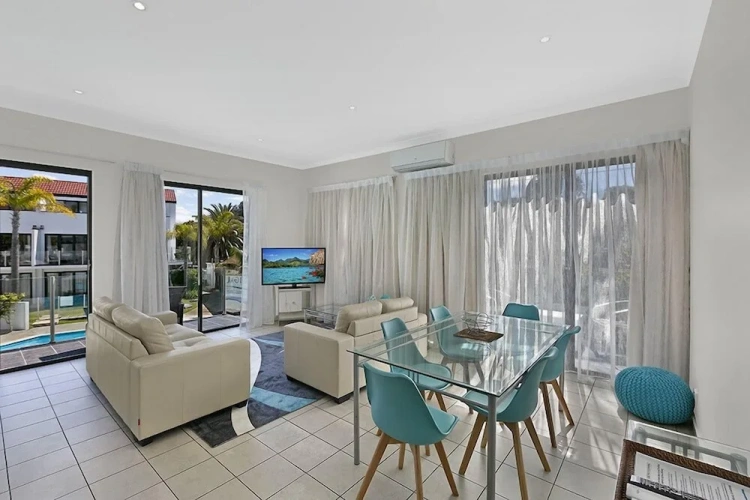 2 Bedrooms Apartment with pool view