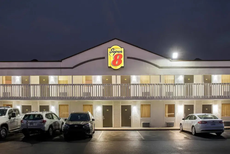 Super 8 By Wyndham Brownsburg