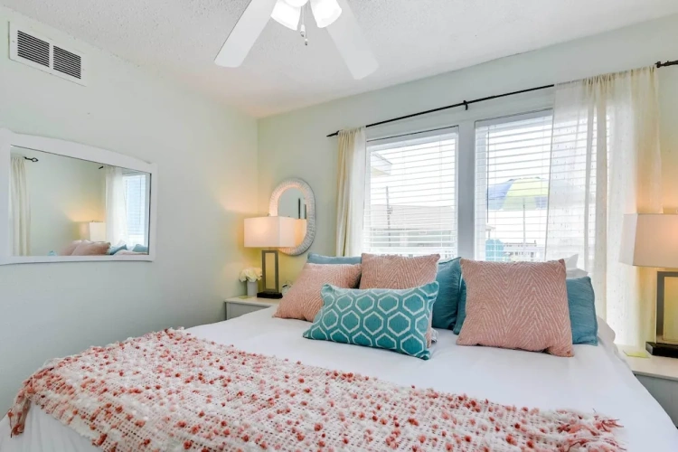 3 Bedrooms Cottage with balcony