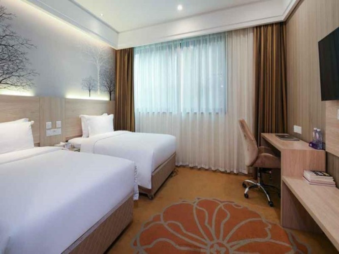 Standard Twin room with view