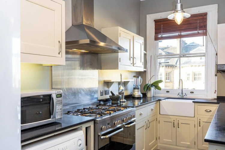 Spacious Central Hove Beach Flat