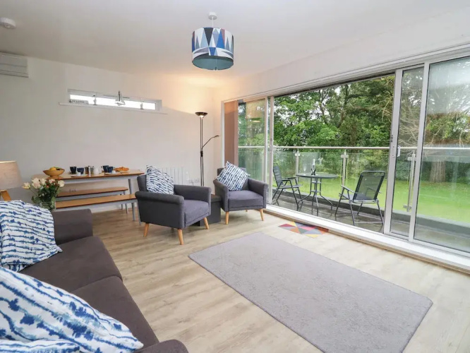 17 Coedrath Park
