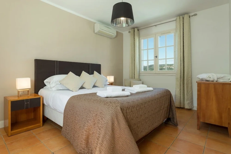 2 Bedrooms Villa