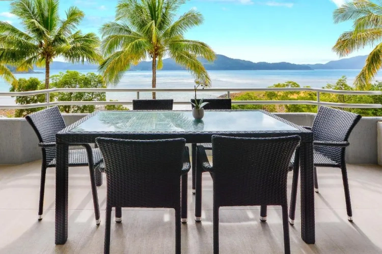3 Bedrooms Apartment with sea view