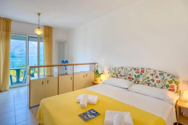 Standard Double room with balcony and with lake view